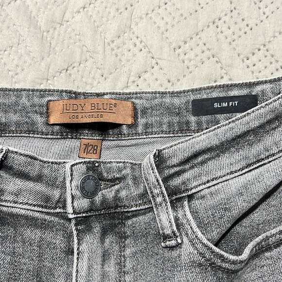 Brand new without tags never worn judy blue gray slim fit jeans size 7/28 - Picture 2 of 4